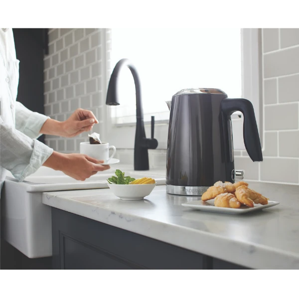 Paderno 1.7-Litre Electric Kettle | Bouilloire électrique 1,7 L 8 Paderno 1.7-Litre Electric Kettle | Bouilloire électrique 1,7 L