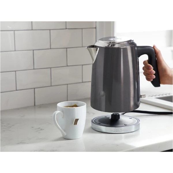 Paderno 1.7-Litre Electric Kettle | Bouilloire électrique 1,7 L 7 Paderno 1.7-Litre Electric Kettle | Bouilloire électrique 1,7 L