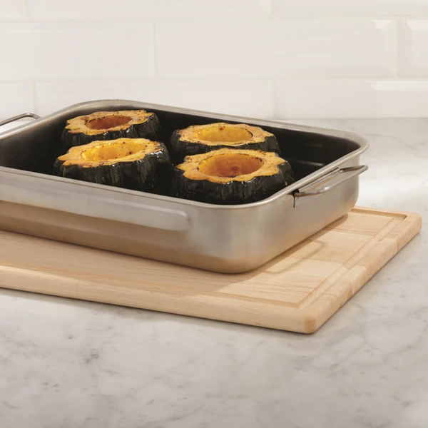 Paderno Knives Maple Roast Board, 12" X 18" | Planche à Découper En érable, 12 X 18 Po 5 Paderno Knives Maple Roast Board, 12" X 18" | Planche à Découper En érable, 12 X 18 Po