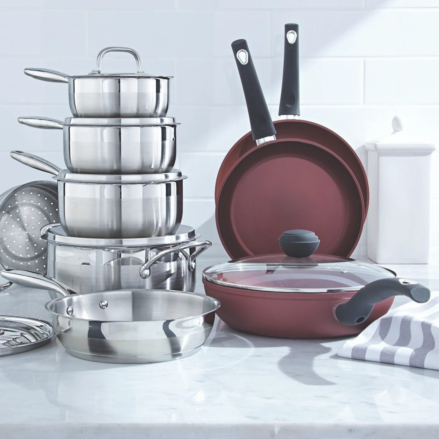 Paderno Classic Non-Stick Jumbo Cooker, 3-Qt | Grande Mijoteuse Antiadhésive Classique, 3 Pte Cookware 6 Paderno Classic Non-Stick Jumbo Cooker, 3-Qt | Grande Mijoteuse Antiadhésive Classique, 3 Pte Cookware