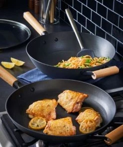 Paderno Classic Non-Stick Cast Iron Wok, 32 Cm