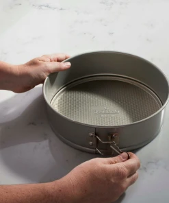 Paderno Professional Springform Pan, 9-in | Moule à Charnière Professionelle, 9 Po 14 Paderno Professional Springform Pan, 9-in | Moule à Charnière Professionelle, 9 Po